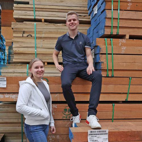 Unsere zukünftigen Holz-Profis: unsere Auszubildenden Mara und Dominik